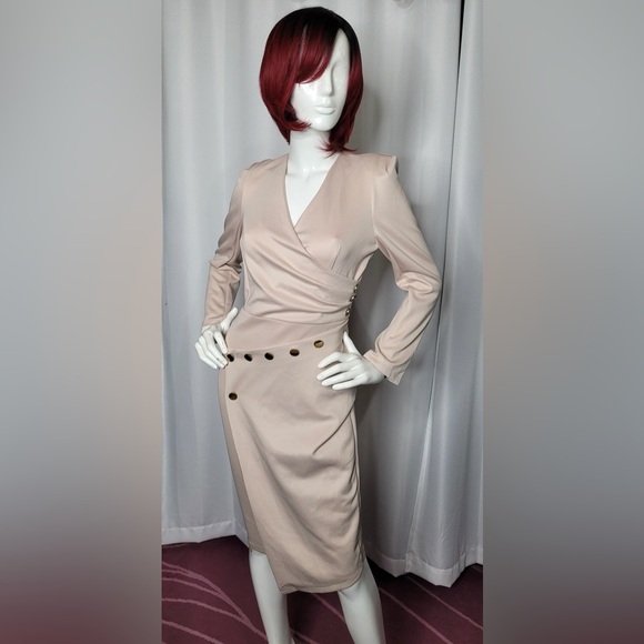 NWT Bodycon button design dress - Picture 3 of 8